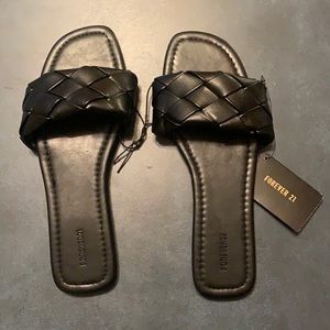 NWT BLACK WOVEN SANDAL SLIDES SZ 8 FOREVER 21